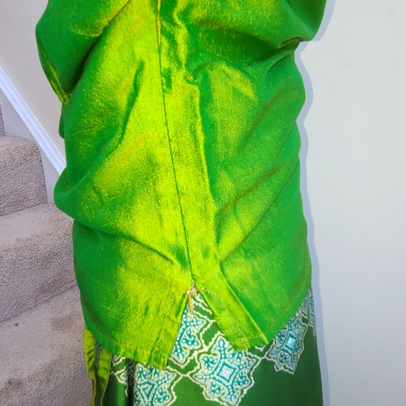 Green Silk Iridescent 3 Piece Top, Wrap Skirt & Bag - Picture 8 of 14